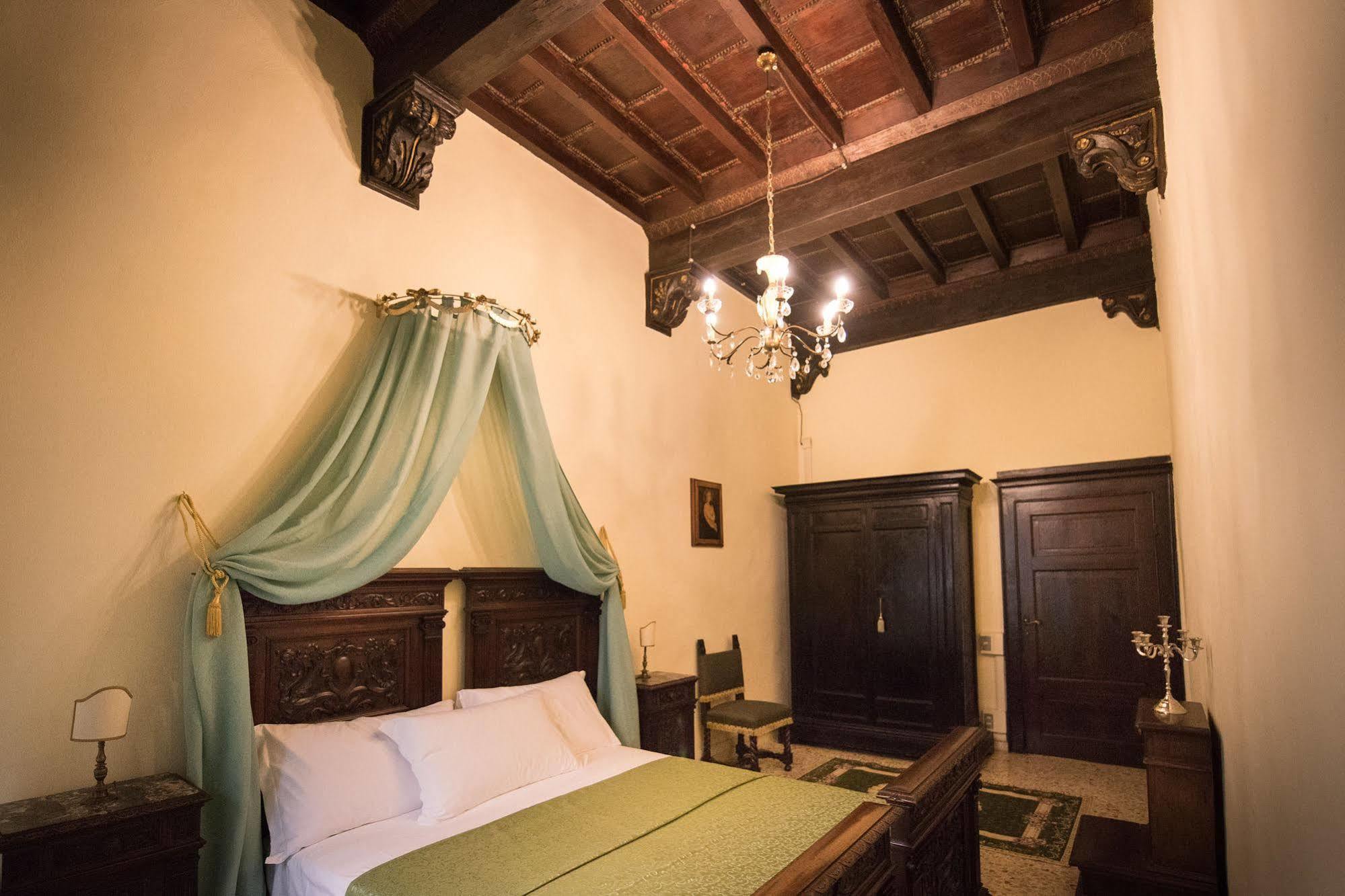 All'Ombra Della Torre Only Rooms Сиена Экстерьер фото