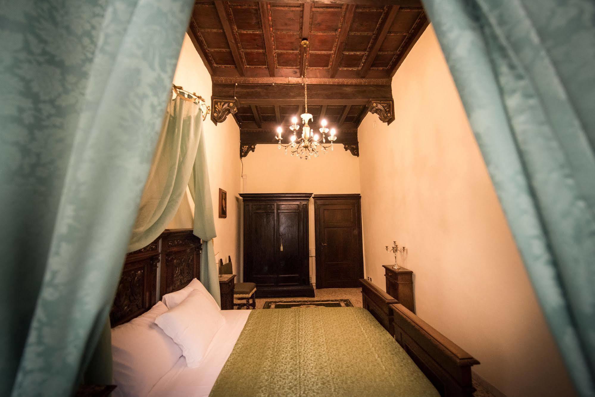 All'Ombra Della Torre Only Rooms Сиена Экстерьер фото