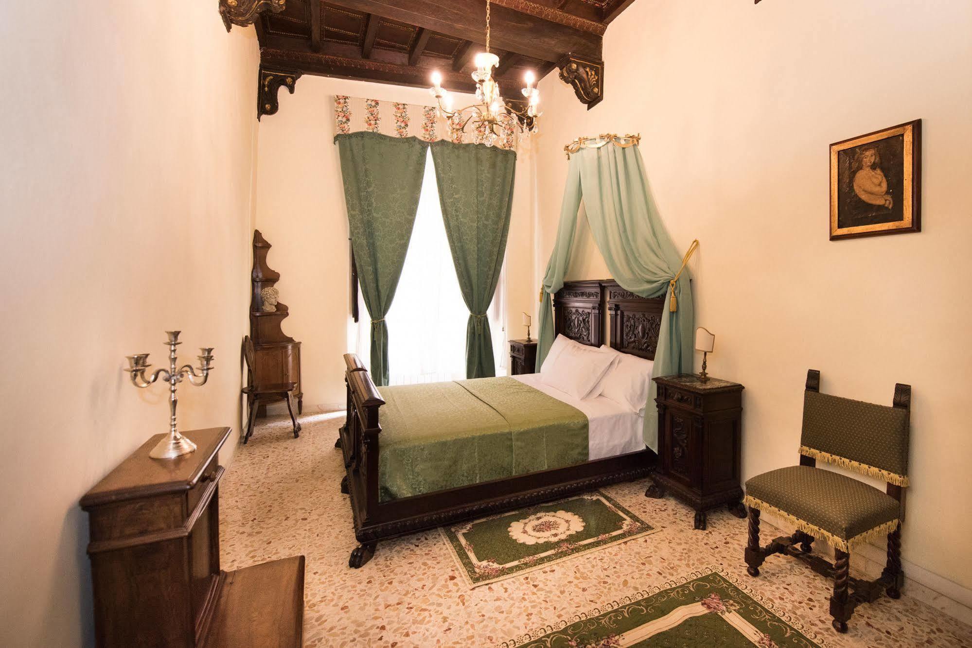 All'Ombra Della Torre Only Rooms Сиена Экстерьер фото